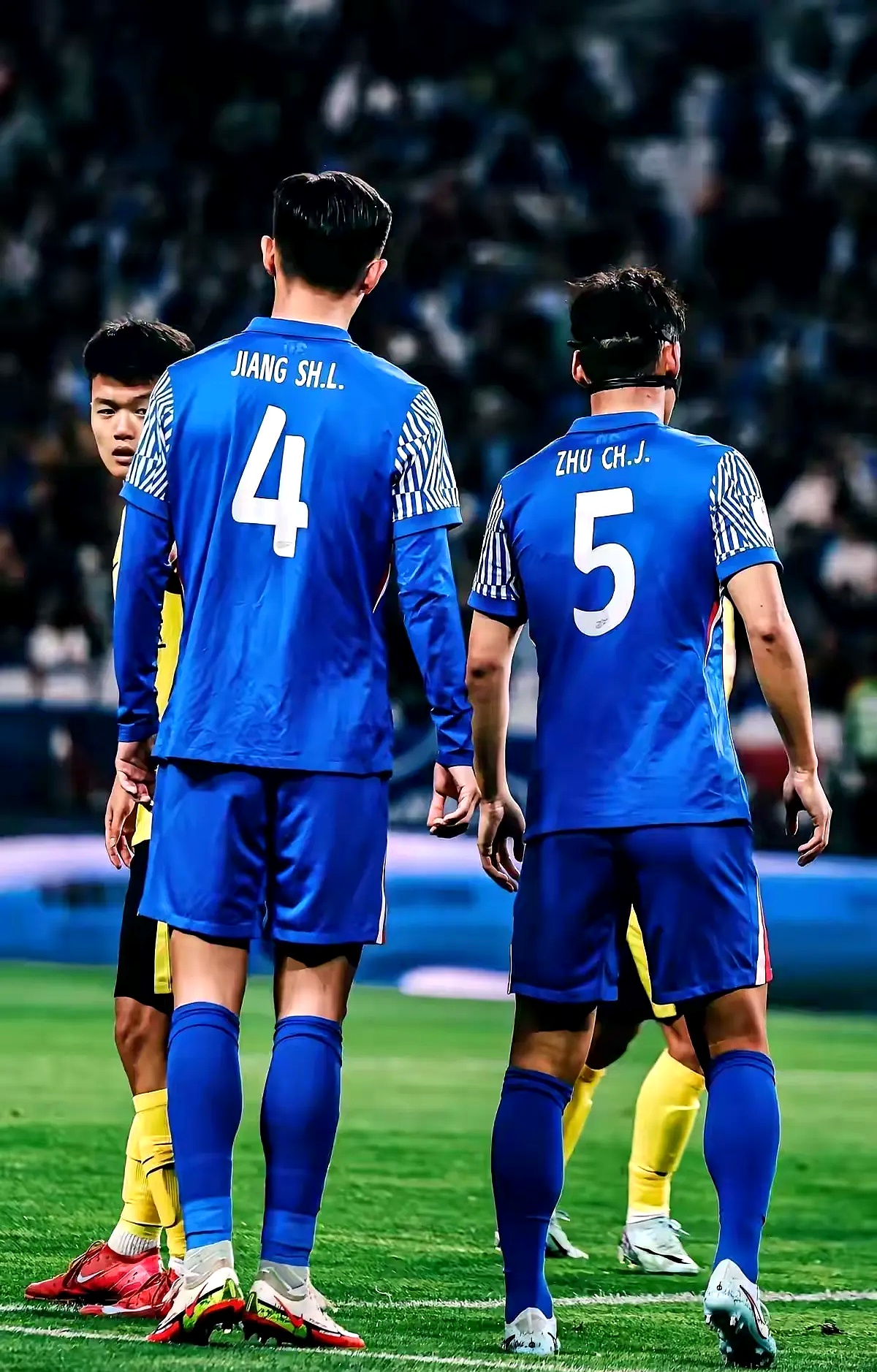 赛前上海申花备战西甲,状态回暖细节曝光,质疑声仍在,球队文化再被提及的简单介绍 赛前上海申花备战西甲,状态回暖细节曝光,质疑声仍在,球队文化再被提及的简单介绍